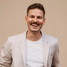 Portrait-Foto von Elias Gläser